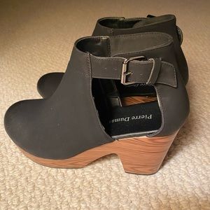 Black Pierre Dumas Wooden Block Clog